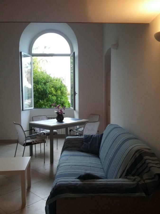 Sea Breeze Apartment Сан Ремо Екстериор снимка